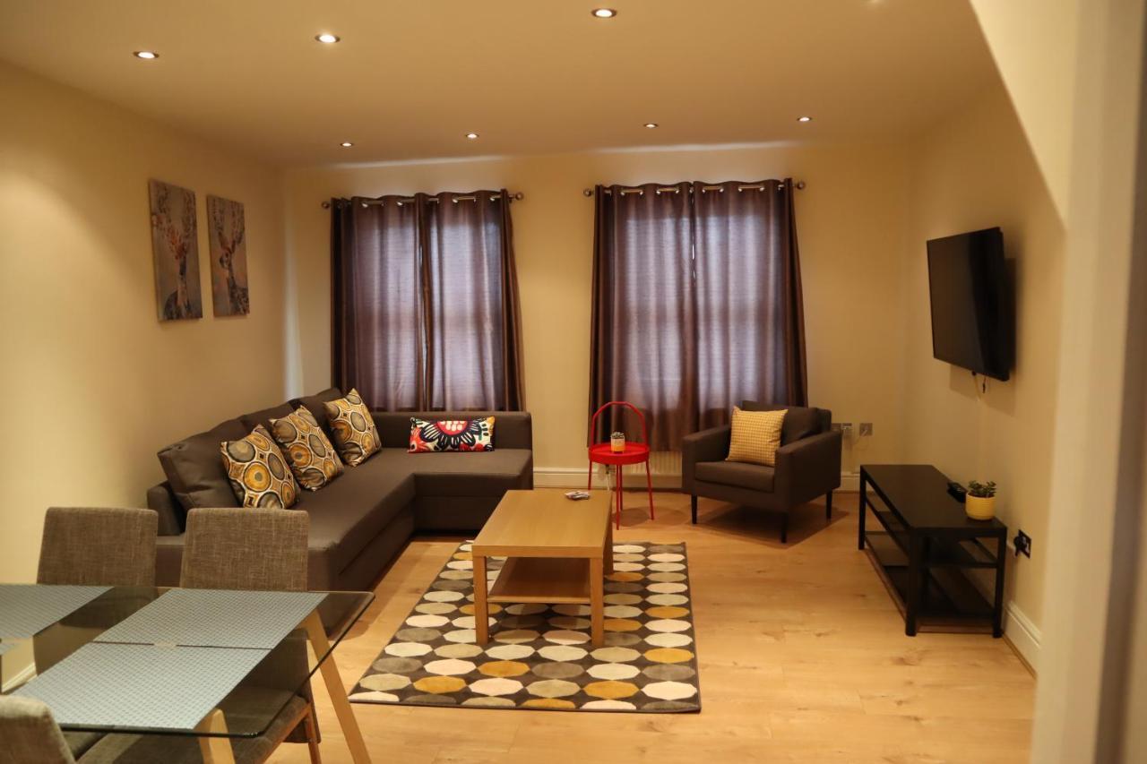 Parkview Apartments วินด์เซอร์ ภายนอก รูปภาพ